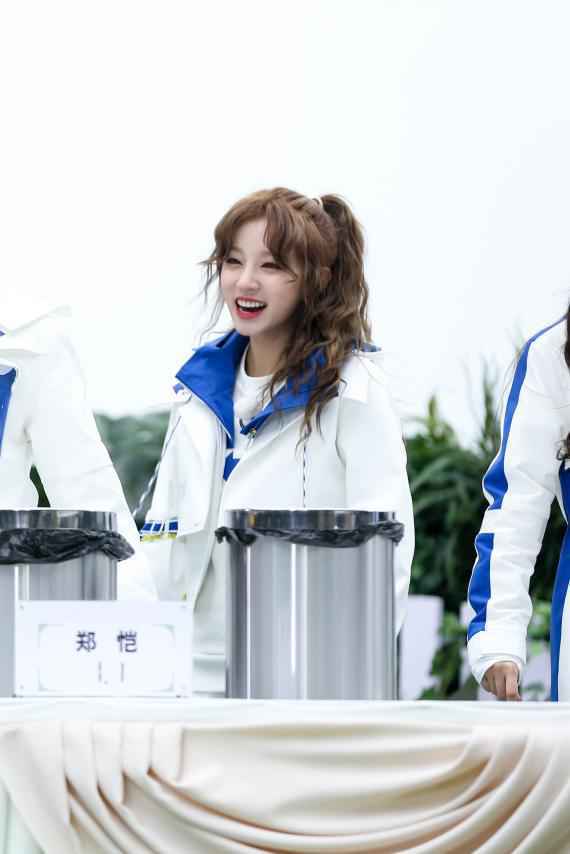 宋雨琦《奔跑吧》国内综艺首秀 元气精灵展超强综艺感获称赞