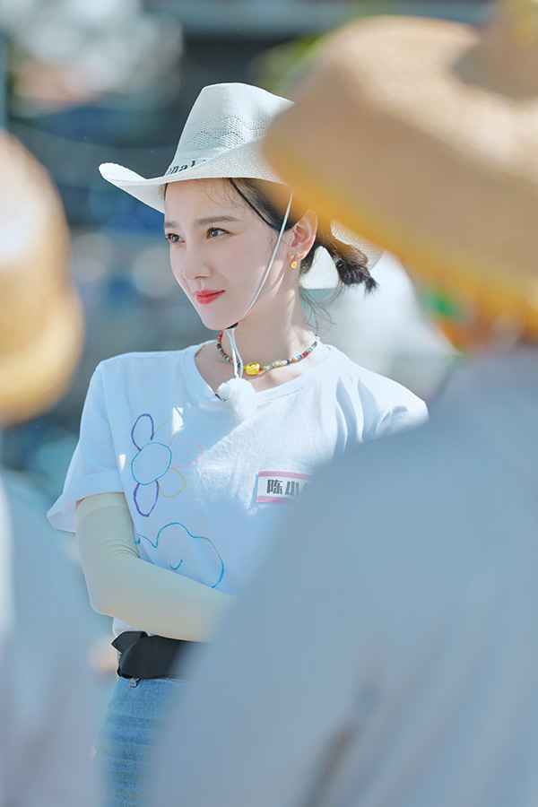 《完美的夏天》吴宣仪变身“怪力美少女”，“西岛浪五花”挑战龙舟赛