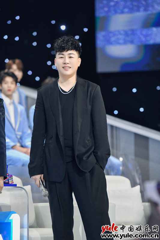 《少年之名》成团夜直播 胡彦斌称这是录过最长的综艺