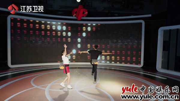 《为幸福喝彩》印小天靠“舞艺”赢得开奖资格 王珏叫出“海豚音”！