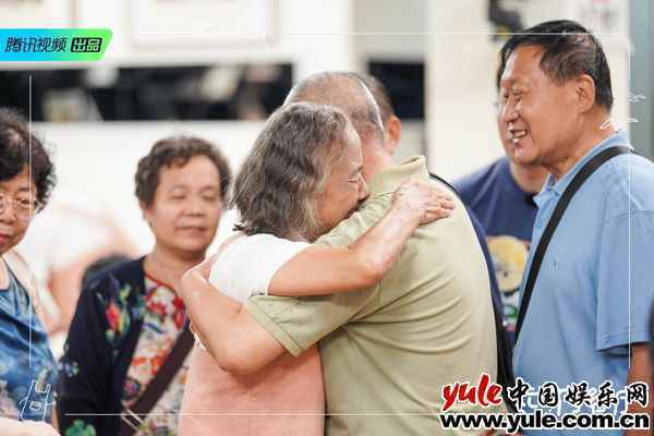 《忘不了餐厅2》杨迪母子被误认“夫妻” 孔奶奶高光讲课触动众人