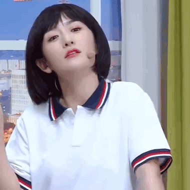 谢娜模仿以家人之名李尖尖 叼棒棒糖表情搞笑