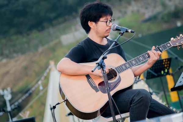 朴树携手四位音乐人在云上草原唱响天籁之音