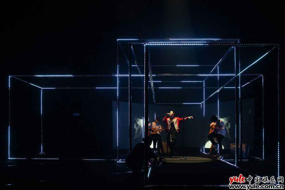 「亚洲唱跳天王」潘玮柏举办线上「专辑首唱会」，斥资打造五大场景还原《巴比伦》MV现