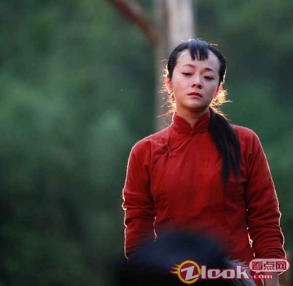 王嘉饰演芙蓉姐 《芙蓉镇》姐妹篇《芙蓉渡》全国上映 芙蓉姐饰演者王嘉细腻演技获赞