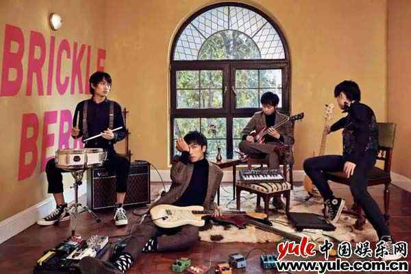 脆莓同名新专上线——这是脆莓的世界，也是你们的世界