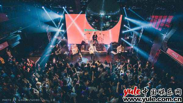 脆莓同名新专上线——这是脆莓的世界，也是你们的世界