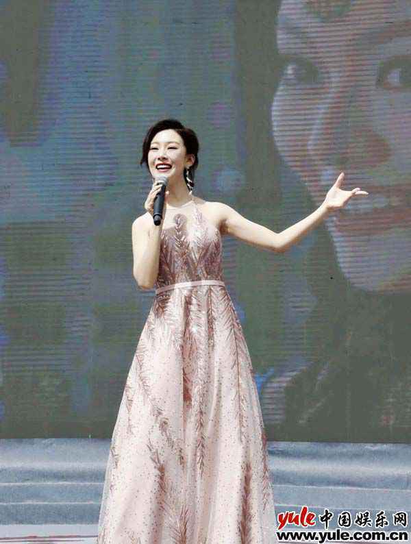 常思思受邀出席中国农民丰收节活动 完美花腔高音致敬劳动者