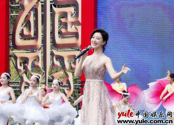 常思思受邀出席中国农民丰收节活动 完美花腔高音致敬劳动者