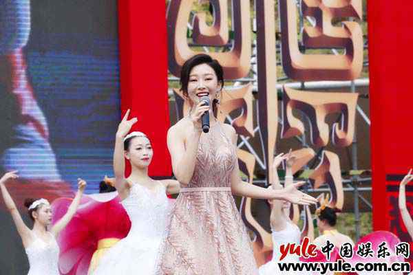 常思思受邀出席中国农民丰收节活动 完美花腔高音致敬劳动者