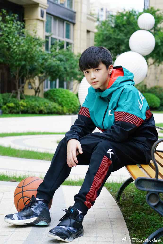 秋天的第一双篮球鞋怎么选?“凌霄”徐崴罗都pick安踏儿童鞋