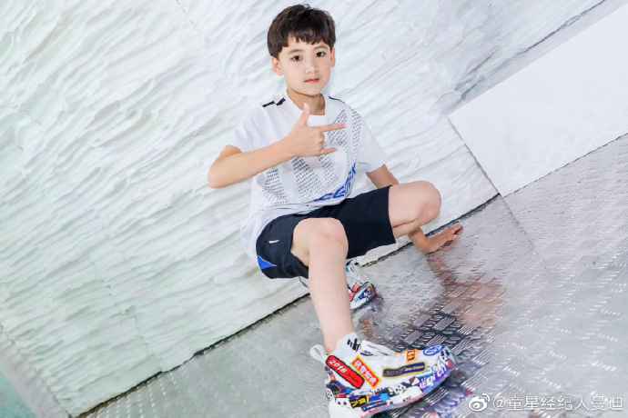 秋天的第一双篮球鞋怎么选?“凌霄”徐崴罗都pick安踏儿童鞋