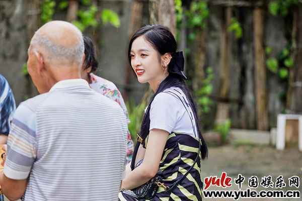 《完美的夏天》成员获“荣誉岛民”称号，黄新淳金子涵变废为宝