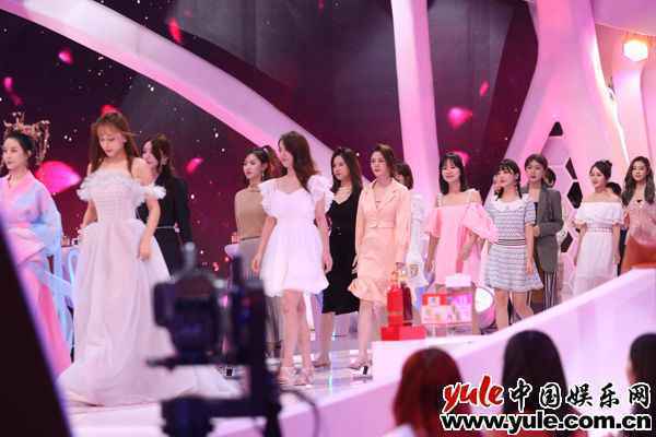 强势和温柔是否矛盾？《非诚勿扰》探讨恋人间的“相似”和“互补”