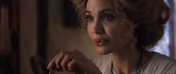 安吉丽娜朱莉新片《远走高飞》发布预告 11月13日北美上映并同步点播平台