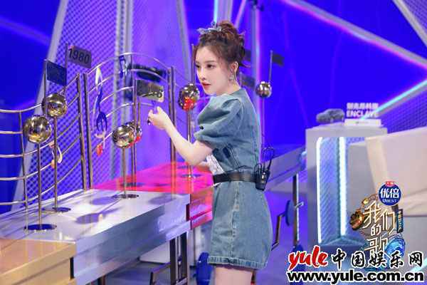 冯提莫初登《我们的歌2》舞台 霸气开嗓现反差