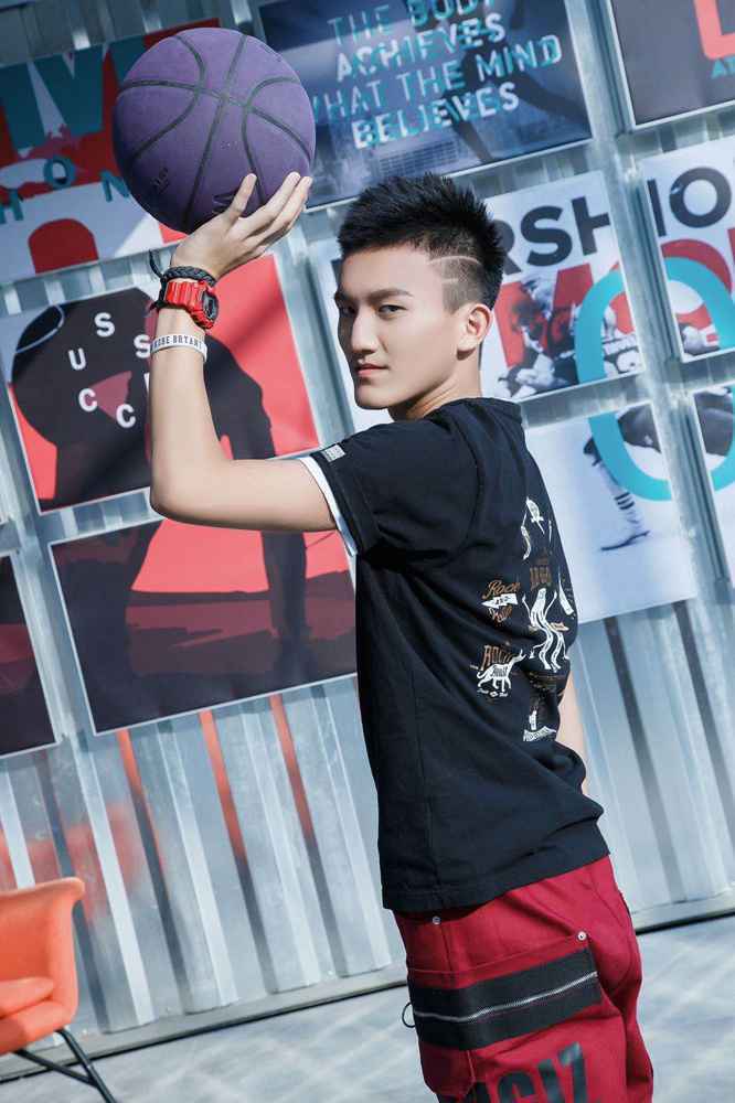 华语少年歌手王铭宗摇滚歌曲《梦少年》火爆上线