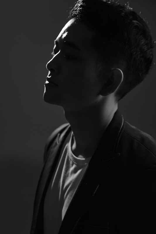 原创音乐人巴一柒新歌《复杂》强势霸榜 字字动情获好评