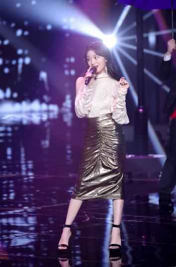 东方卫视《我们的歌》阿云嘎周深同台“互怼” 费玉清李克勤秀舞姿