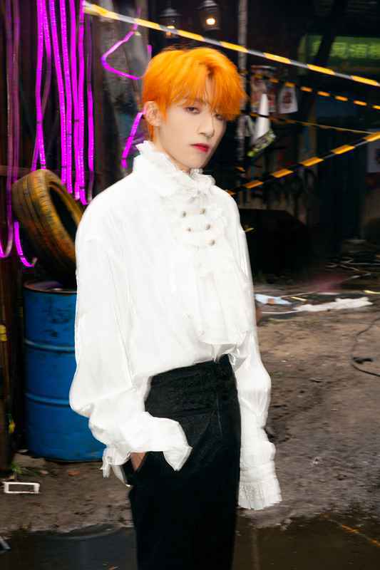 夏瀚宇首支个人MV今日上线化身吸血鬼体验穿越人生