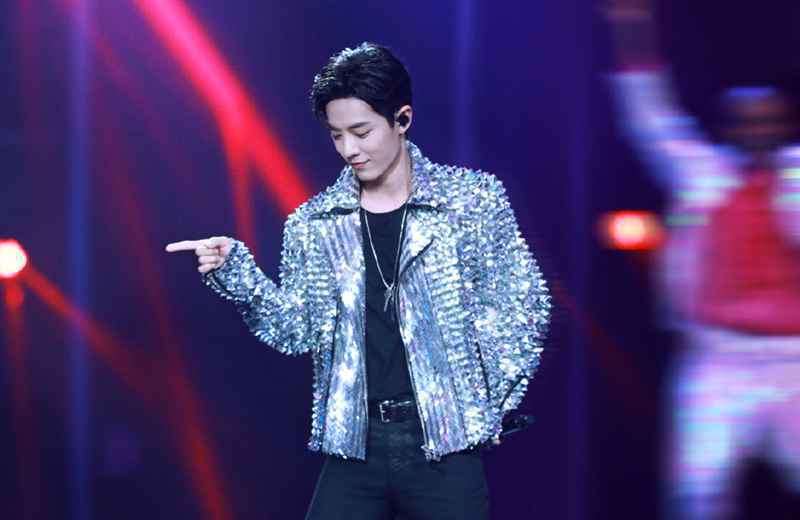 肖战演唱《红梅赞》正式上线！短短1小时，播放量就突破300万