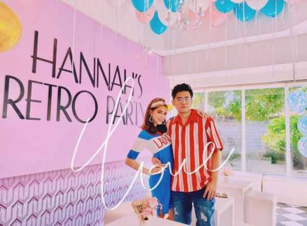 周杰伦全家cos亚当斯一家，神态冷峻惟妙惟肖更加养眼