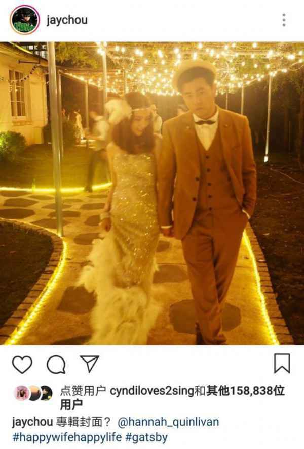 周杰伦全家cos亚当斯一家，神态冷峻惟妙惟肖更加养眼