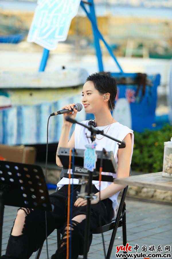 蒋一侨发布新歌《时间是庸医》 谱曲仍独自包揽