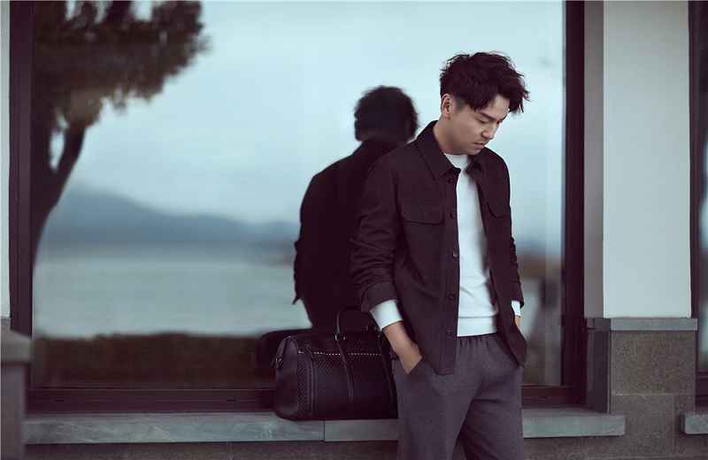 吉娜参加《天天向上》现场量腰围，比雷佳音头围还要细