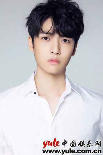 杨天正出演乘风破浪姐姐MV男主角 呈现甜蜜美好爱情