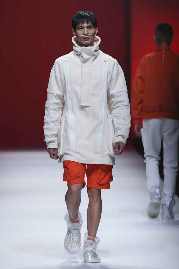 From Sky To Space 飞向太空