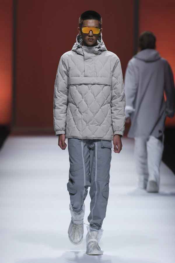 From Sky To Space 飞向太空