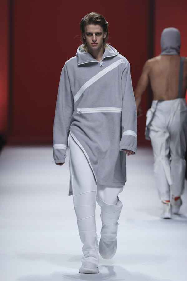 From Sky To Space 飞向太空