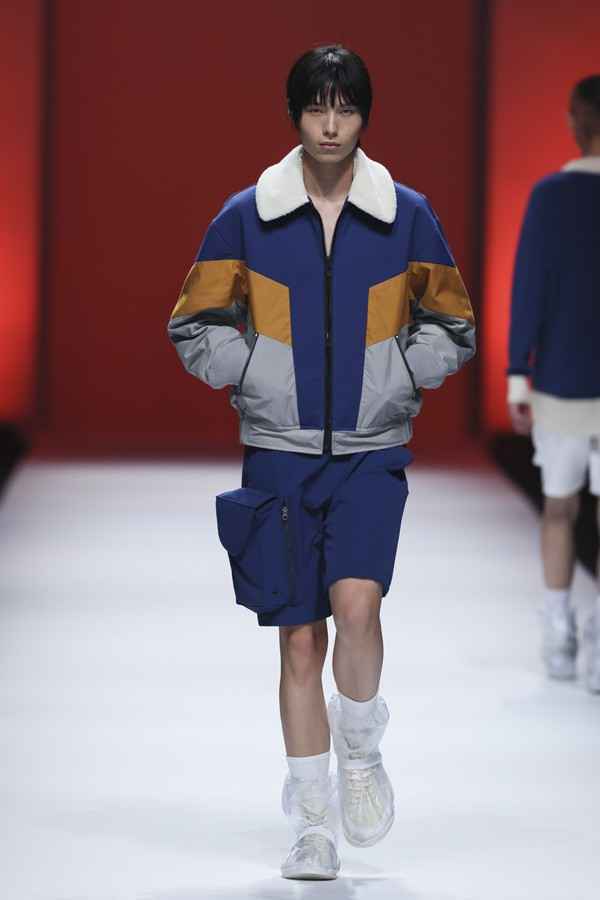 From Sky To Space 飞向太空