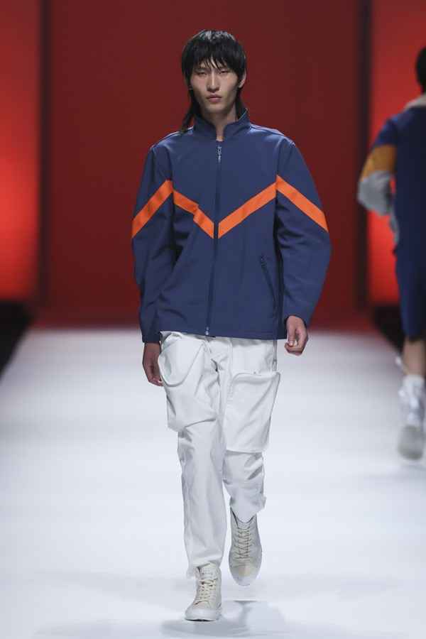 From Sky To Space 飞向太空