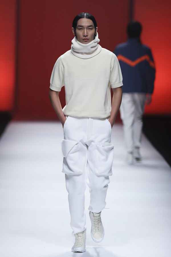 From Sky To Space 飞向太空