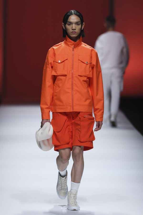 From Sky To Space 飞向太空