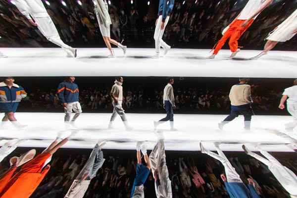 From Sky To Space 飞向太空