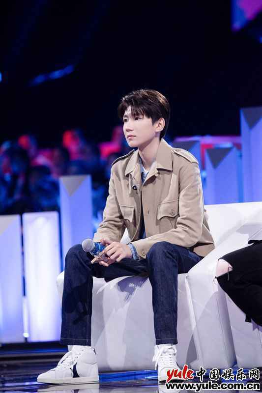 王源加入《我们的歌》B组挑战 《可乐》、《红豆》温柔声线代入感十足