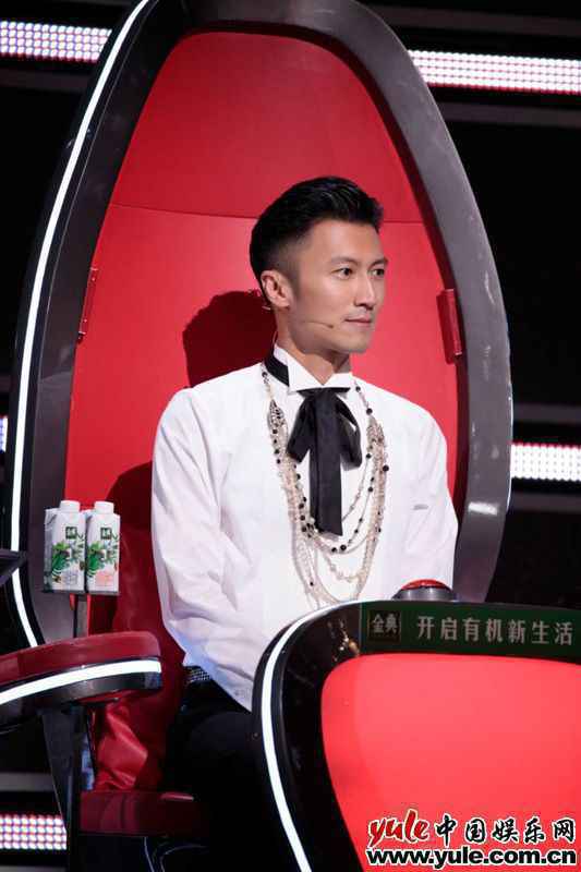 《中国好声音》导师混战赛谢霆锋“不遗憾”，赞学员表现“很出色”