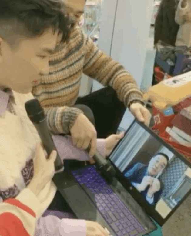 尔冬升送张大大金像奖女神 本尊激动落泪