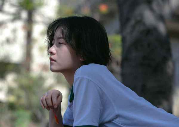 万茜李庚希《兔子暴力》曝东京电影节版海报 影片首映大获好评