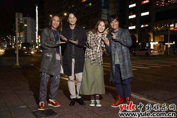 动力火车翻玩忠孝东路创回忆杀 新歌《跳上车子离开伤心的台北》MV演续作