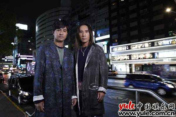 动力火车翻玩忠孝东路创回忆杀 新歌《跳上车子离开伤心的台北》MV演续作