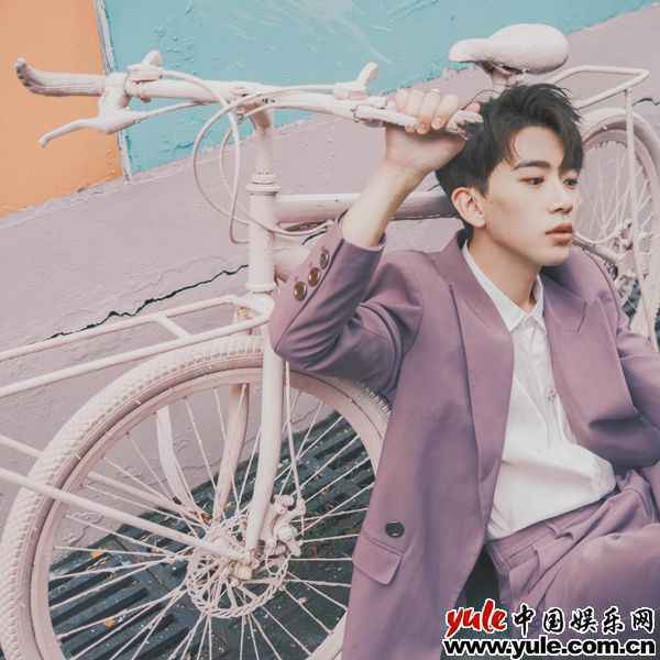 费启鸣全新演绎经典歌曲《我要找到你》 清澈温柔声线诠释少年心事