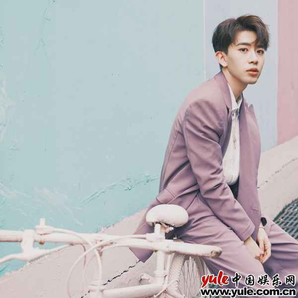 费启鸣全新演绎经典歌曲《我要找到你》 清澈温柔声线诠释少年心事