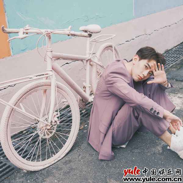 费启鸣全新演绎经典歌曲《我要找到你》 清澈温柔声线诠释少年心事