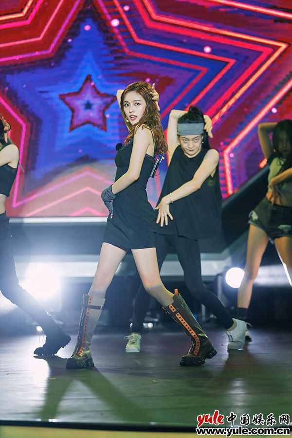 《完美的夏天》迎收官之夜，张韶涵李汶翰全新演绎《快乐崇拜》