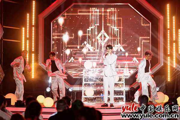 《完美的夏天》迎收官之夜，张韶涵李汶翰全新演绎《快乐崇拜》