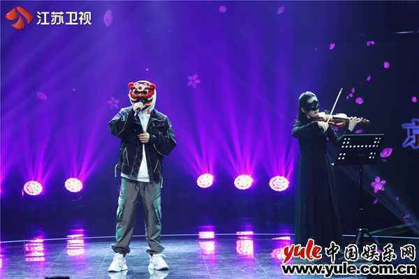 6十月里来闹新春8 小沈阳王子异惊喜揭面 “蒙面军师”“星际少女”安利伪装小妙招